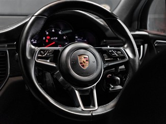 2017 Porsche Macan - Thumbnail