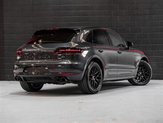 2017 Porsche Macan - Thumbnail