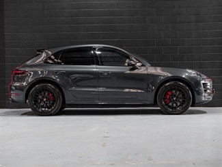 2017 Porsche Macan - Thumbnail