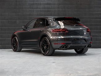 2017 Porsche Macan - Thumbnail