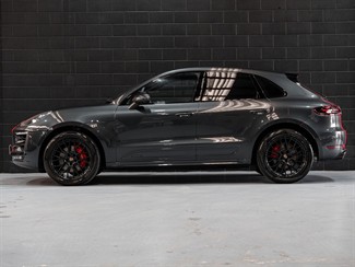 2017 Porsche Macan - Thumbnail