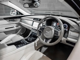 2019 Jaguar XF - Thumbnail