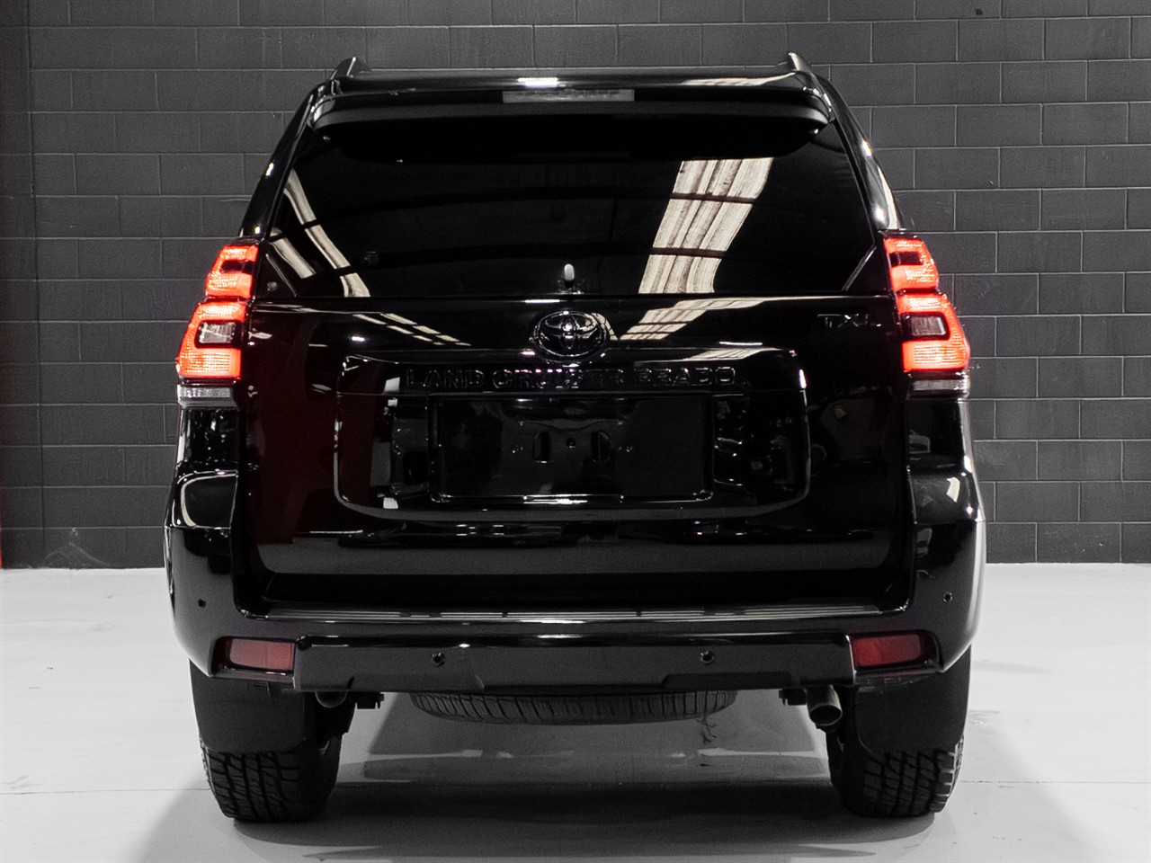 2023 TOYOTA Landcruiser Prado