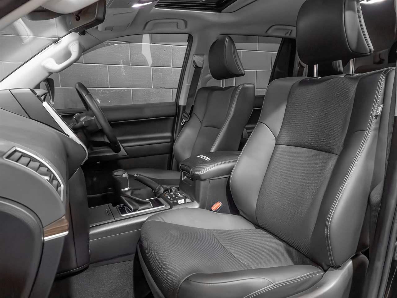 2023 TOYOTA Landcruiser Prado