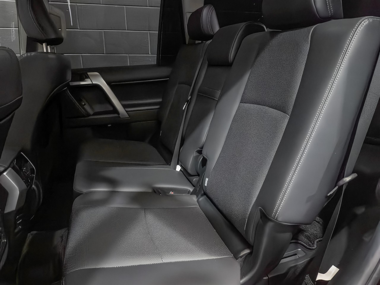 2023 TOYOTA Landcruiser Prado