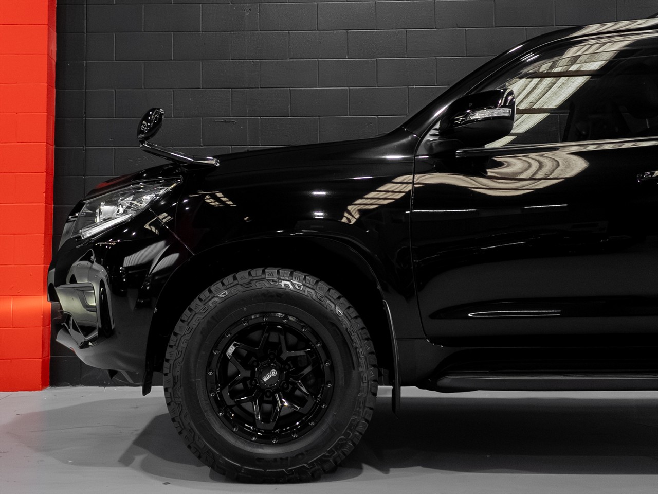 2023 TOYOTA Landcruiser Prado