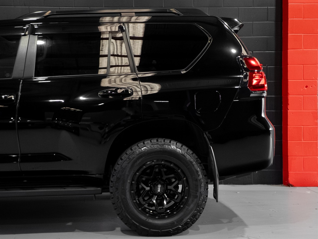 2023 TOYOTA Landcruiser Prado