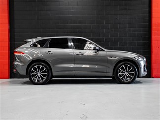 2017 Jaguar F-PACE - Thumbnail