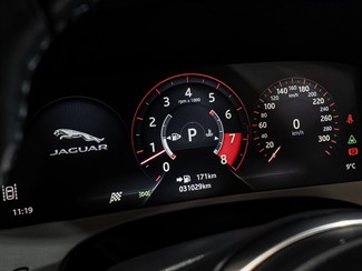 2017 Jaguar F-PACE - Thumbnail