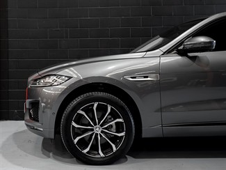 2017 Jaguar F-PACE - Thumbnail
