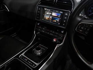 2016 Jaguar XE - Thumbnail