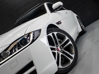 2016 Jaguar XE - Thumbnail