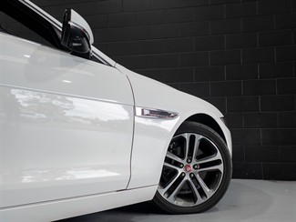 2016 Jaguar XE - Thumbnail