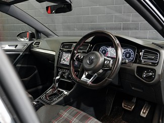 2017 Volkswagen GOLF - Thumbnail