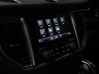 2017 Porsche Macan - Thumbnail