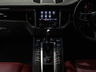 2017 Porsche Macan - Thumbnail
