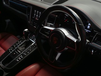 2017 Porsche Macan - Thumbnail