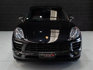 2017 Porsche Macan - Thumbnail