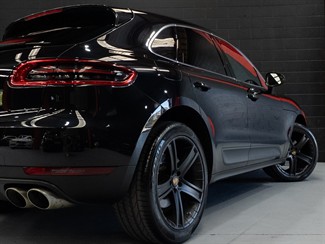 2017 Porsche Macan - Thumbnail