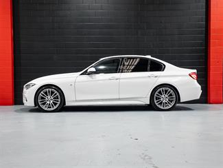 2017 BMW 320I - Thumbnail