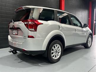 2019 Mahindra XUV500 - Thumbnail