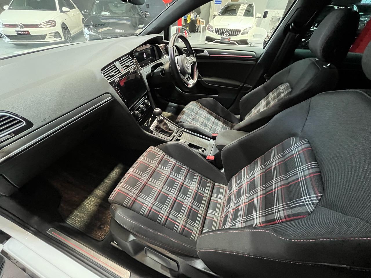 2017 Volkswagen GOLF