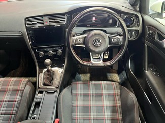2017 Volkswagen GOLF - Thumbnail