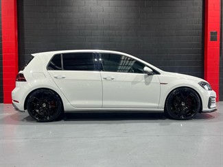 2017 Volkswagen GOLF - Thumbnail
