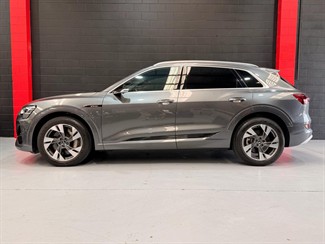 2021 Audi e-tron - Thumbnail
