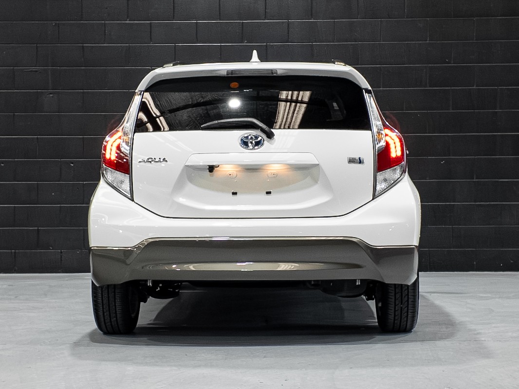 2015 TOYOTA Aqua