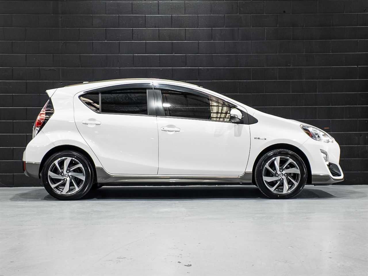 2015 TOYOTA Aqua