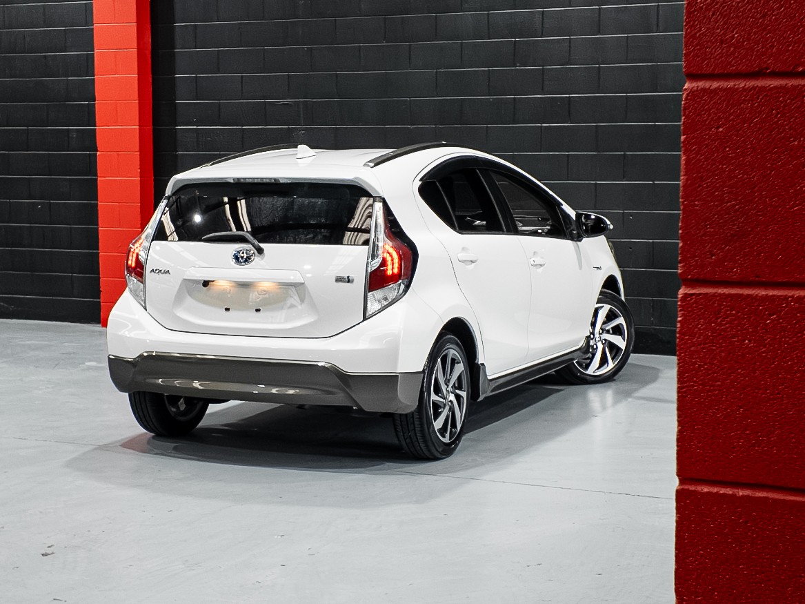 2015 TOYOTA Aqua