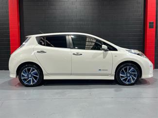 2016 Nissan Leaf - Thumbnail