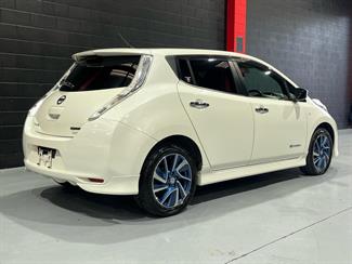 2016 Nissan Leaf - Thumbnail