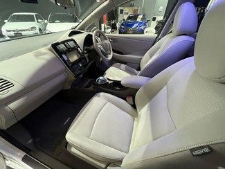 2016 Nissan Leaf - Thumbnail