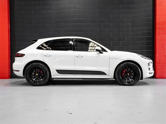 2017 Porsche Macan - Thumbnail