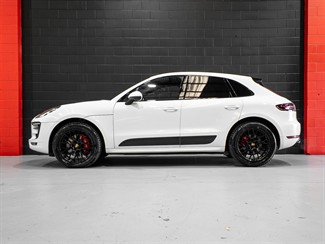 2017 Porsche Macan - Thumbnail