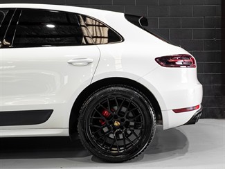 2017 Porsche Macan - Thumbnail