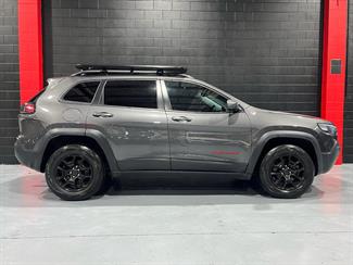 2019 Jeep Cherokee - Thumbnail