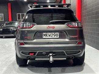 2019 Jeep Cherokee - Thumbnail