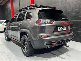 2019 Jeep Cherokee - Thumbnail