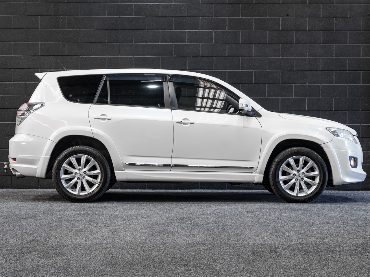 2011 TOYOTA Vanguard