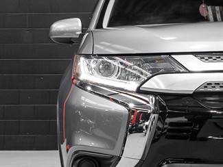 2018 Mitsubishi Outlander - Thumbnail