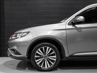 2018 Mitsubishi Outlander - Thumbnail