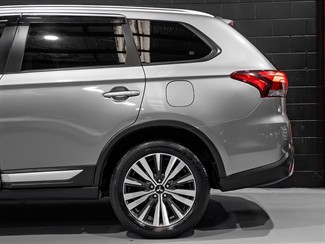 2018 Mitsubishi Outlander - Thumbnail