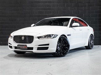 2016 Jaguar XE - Thumbnail