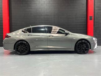 2019 Holden Commodore - Thumbnail