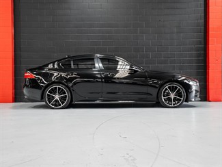 2017 Jaguar XE - Thumbnail