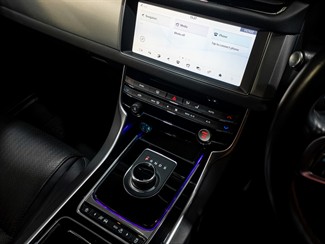 2018 Jaguar XF - Thumbnail