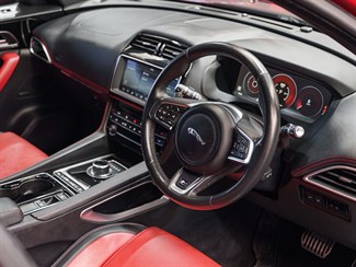 2017 Jaguar F-PACE - Thumbnail